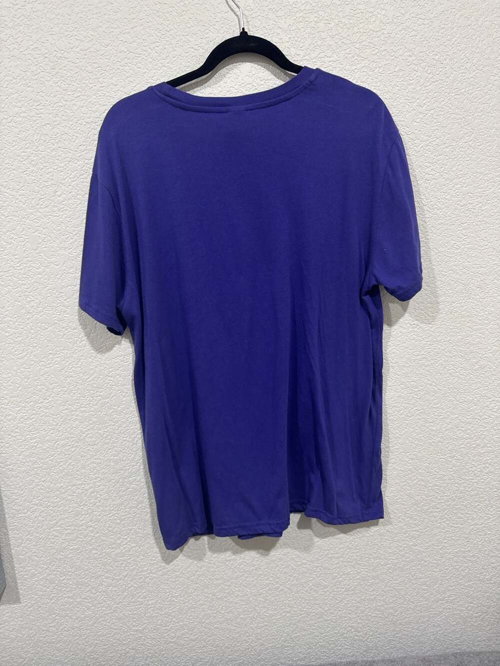 Stranger Things Dustin Henderson 'Byte Off' Purple Graphic T-Shirt Adult Size L - Picture 9 of 9